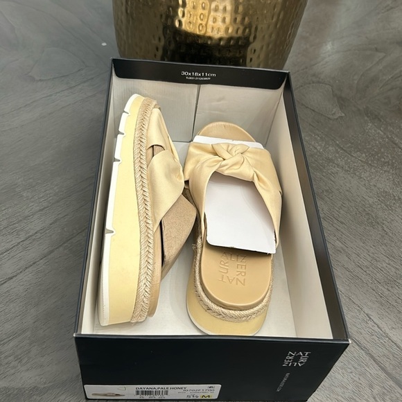 NATURALIZER Dayana Platform Slide Sandal In Pale Honey - Picture 2 of 7